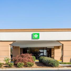 Wyndham Garden Greensboro，位于格林斯伯勒的酒店