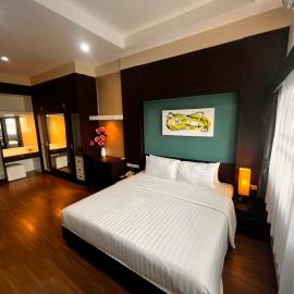 Eastpana 304 R1 Executive Residence，位于Si Maha Phot的酒店