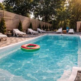 Panorama H2O Self Check-in Pool，位于科罗斯坚的酒店