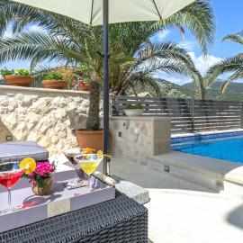 Villa Capitis in the Centre - Deluxe Apartment with Swimming Pool