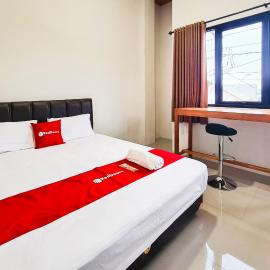 RedDoorz near Stasiun Purwokerto 2，位于普禾加多的酒店