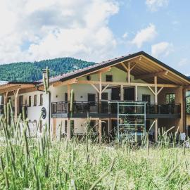 Ur-Genuss Lodge mit Wein & Weitblick，位于海特尔旺的酒店