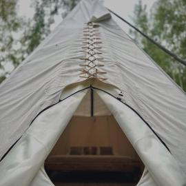 Bonair Tipi Village I Glamping，位于Călăţele的酒店