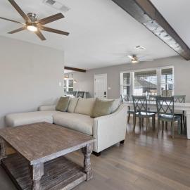Coastal Getaway Near Beach & Casino 2BR Sleep 6，位于贝圣路易斯的酒店