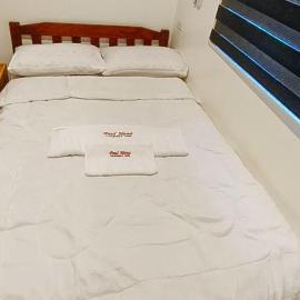 RedDoorz at Paul Hanz Tourist Inn and Events Place，位于Sipak的酒店
