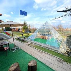 Modern Cabin with Jacuzzy - Piramida，位于锡盖图马尔马切伊的酒店