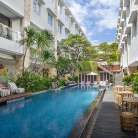 Crystalkuta Hotel - Bali，位于库塔的酒店