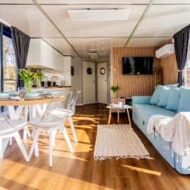Houseboat - Hotel Ukiel Wellness & SPA,位于Olsztyn的酒店