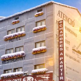 Hotel Les Neus，位于帕斯底拉卡萨的酒店