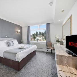 The Greyhound Hotel,位于利的酒店