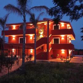 Flores B&B，位于Focene的酒店