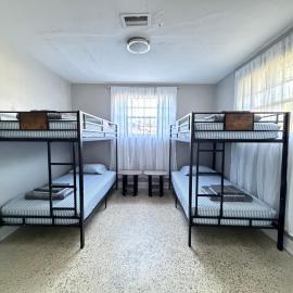 Bek's Hostel，位于哈兰代尔海滩的酒店