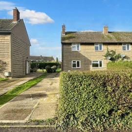 Peterborough Nice House with garden free parking，位于Farcet的酒店