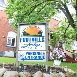 Foothills Lodge & Cafe，位于Malone的酒店