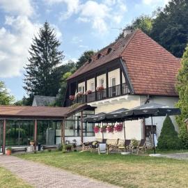 Hotel Żuraw w Starym Spichlerzu，位于卡齐米日-多尔尼的酒店