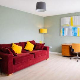 15 mins to Princes Street Spacious Lakeside Home with Free Parking