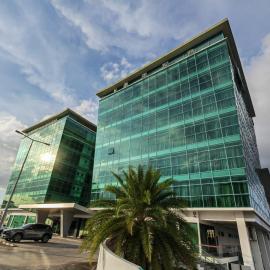 Greens Hotel & Suites，位于民都鲁的酒店