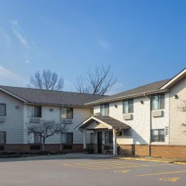 Super 8 by Wyndham Mentor/Cleveland Area，位于门托的酒店
