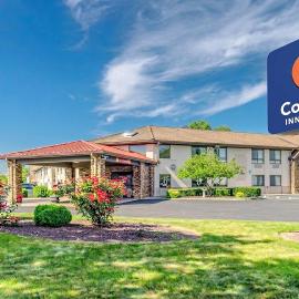 Comfort Inn & Suites West Springfield,位于西斯普林菲尔德的酒店