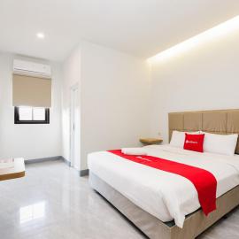 RedDoorz Plus Ciapus Bogor，位于Cimanglid的酒店