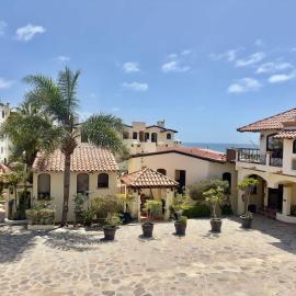 Puerto Nuevo Surf Casita del Arte 1BR with pool，位于Raulis的酒店