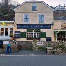 Harbour Moon Inn，位于西卢港的酒店