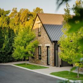 Vale 194 - Luxury Accommodation in McLaren Vale - 5 holiday homes with king size beds，位于麦克拉伦谷的酒店