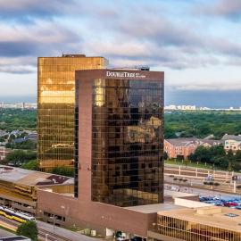 DoubleTree by Hilton Hotel Dallas Campbell Centre，位于达拉斯的酒店