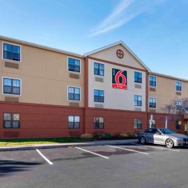 Studio 6 Corporate Extended Stay Rochester Henrietta NY，位于Ridgeland的酒店