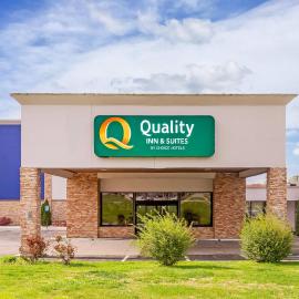 Quality Inn & Suites Chattanooga-East Ridge,位于查塔努加的酒店