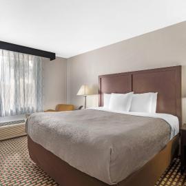 Quality Inn & Suites Chattanooga-East Ridge,位于查塔努加的酒店