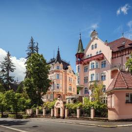 Villa Smetana Spa & Wellness Resort，位于卡罗维发利的酒店