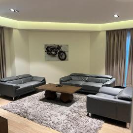 Pearl Properties three bedroom apartment，位于Trofwi的酒店