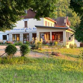 LA SOURCE Jacquet depuis 1954 Hôtel et Studio,位于Saint-Jean-de-Chevelu的酒店