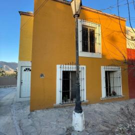 Yellow House, Private Apartment, Centro Arteaga，位于阿特阿加的酒店