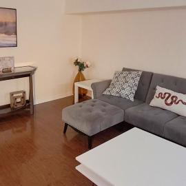 Private 2BR Suite -- Own Entrance -- Free Parking，位于奥罗拉的酒店