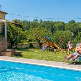 Family Cottage nelle Langhe - Piscina con Vista Vigneti per Famiglie，位于Vesime的酒店