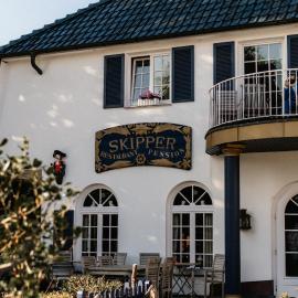 Restaurant & Pension Skipper Zingst，位于青斯特的酒店