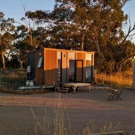 Rivergum Lodge by Tiny Away，位于Scotts Creek的酒店