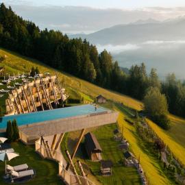Hotel Hubertus，位于瓦尔道拉的酒店