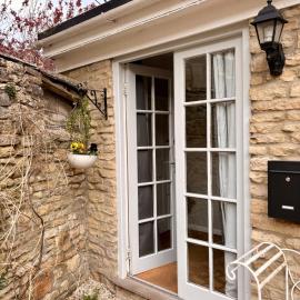 Cosy Burford Cotswold Couple Retreat for Two Ppl Dog Friendly，位于伯福德的酒店
