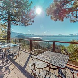Luxury home with game room sauna and stunning lake views，位于西风湾的酒店