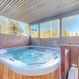 Two-story dog-friendly home with a fireplace private hot tub & SHARC passes