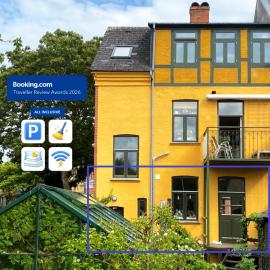 City House with Terrace, Garden and Free Parking，位于欧登塞的酒店