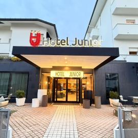 Hotel Junior by OasiGroup Hotels，位于里米尼的酒店