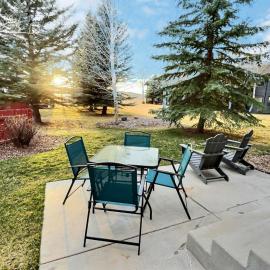 Large Modern Driggs Home with Game Room, Close to Targhee!，位于德里格斯的酒店