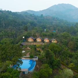 Cradle of Banasura Wayanad Premium Pool Resort，位于塔里约德的酒店