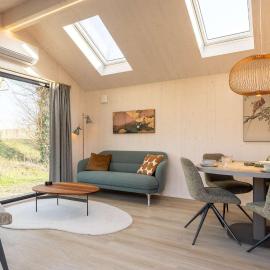 Tiny House with deck in Oud Ade - Tuin van Keet - 18，位于Oud-Ade的酒店