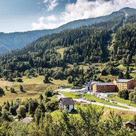 SWISSPEAK Resorts by Pierre & Vacances Premium Vercorin，位于韦尔科兰的酒店