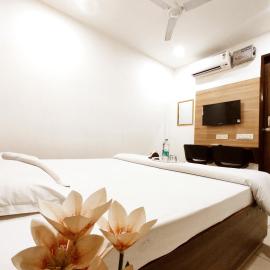 HOTEL COLLECTION INN - Your Comfortable Stay，位于卢迪亚纳的酒店